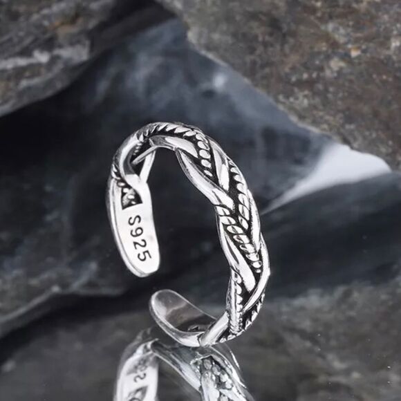 The Dainty Weave Ring in antiqued 925 silver - Picture 5 of 12